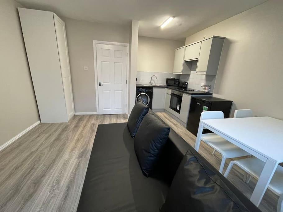 Hosted By Ryan - 1 Bedroom Apartment Liverpool Exterior photo